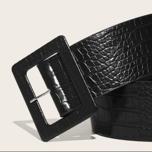 Faux crocodile Leather belt....very wide...size M-L. black
